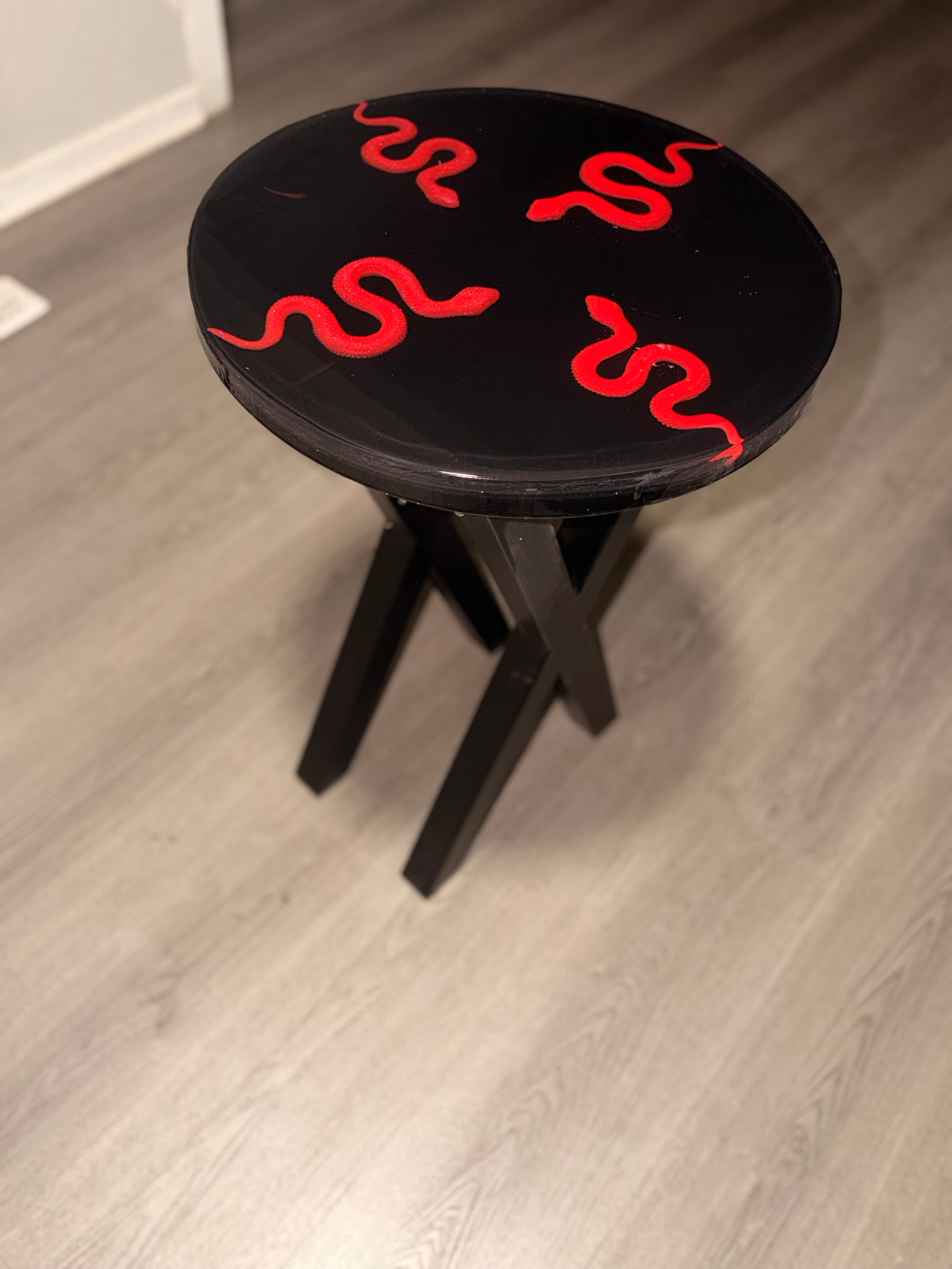 20” Round Epoxy Accent Table - Red Serpent