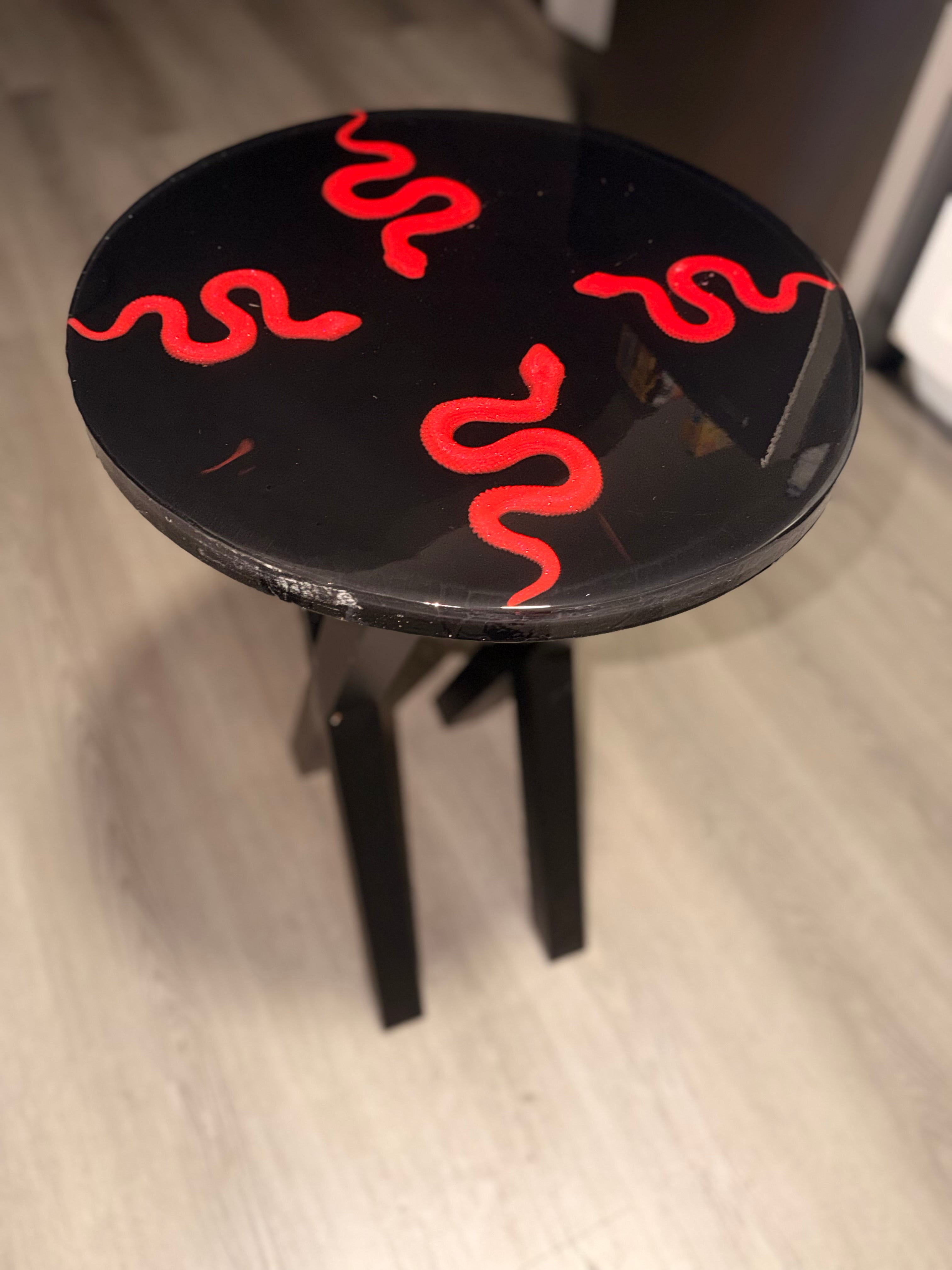 20” Round Epoxy Accent Table - Red Serpent